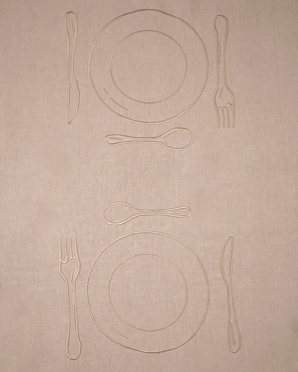 MANTEL LINO  BORDADO "A MESA PUESTA" (EDICIÓN LIMITADA)