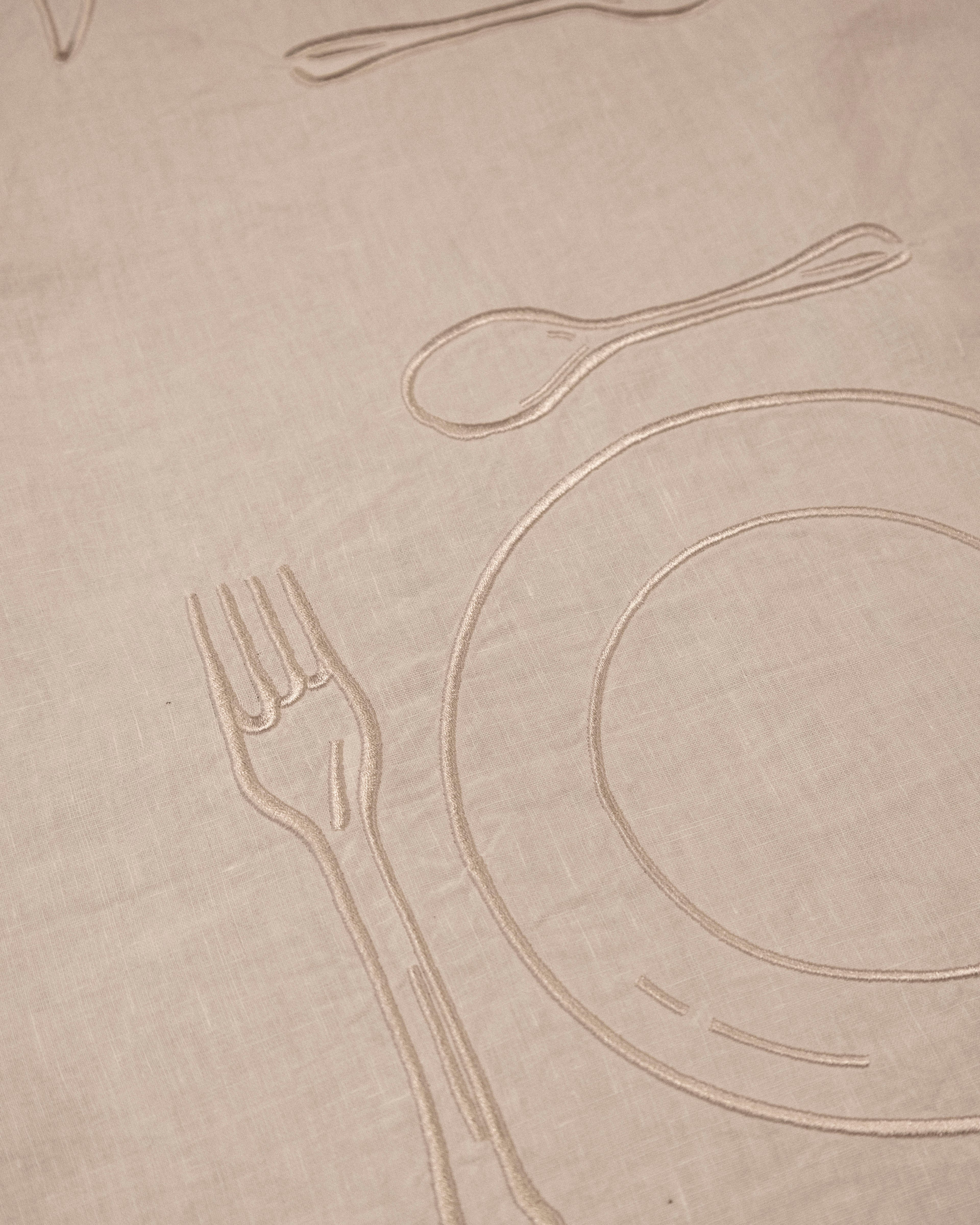 MANTEL LINO  BORDADO "A MESA PUESTA" (EDICIÓN LIMITADA)