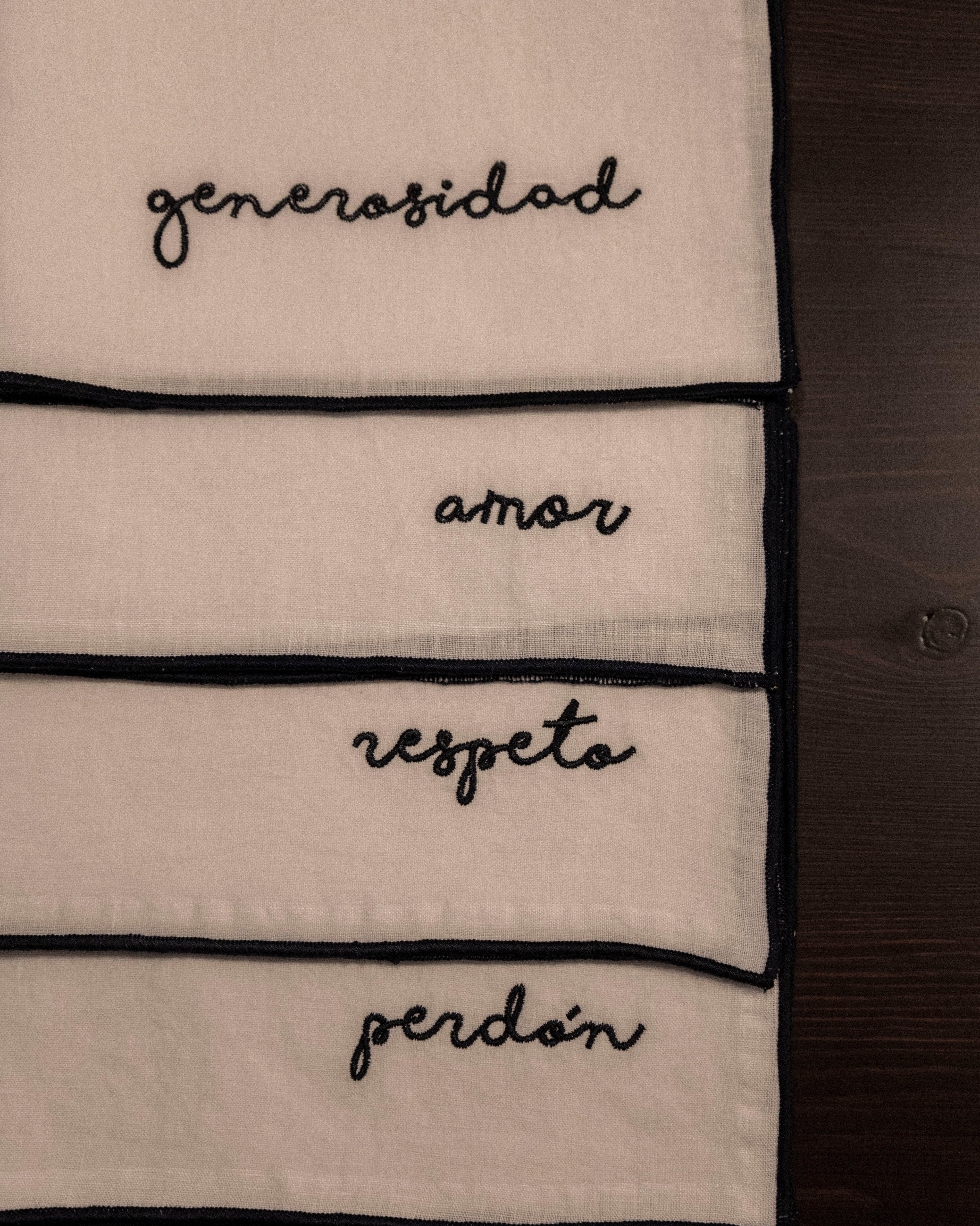 PACKS SERVILLETAS LINO BORDADO "B"ALORES