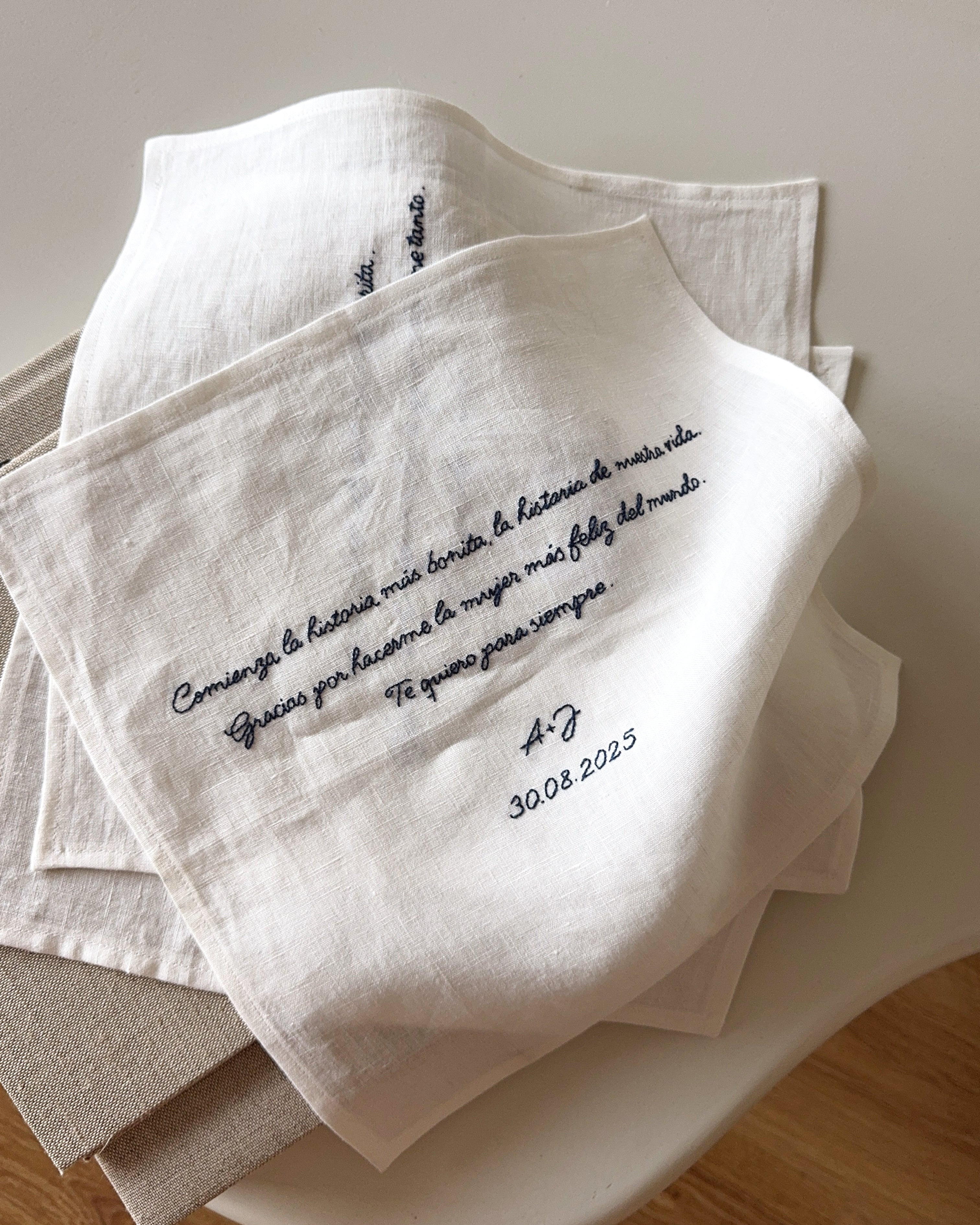 PAÑUELO MONOCROMÁTICO