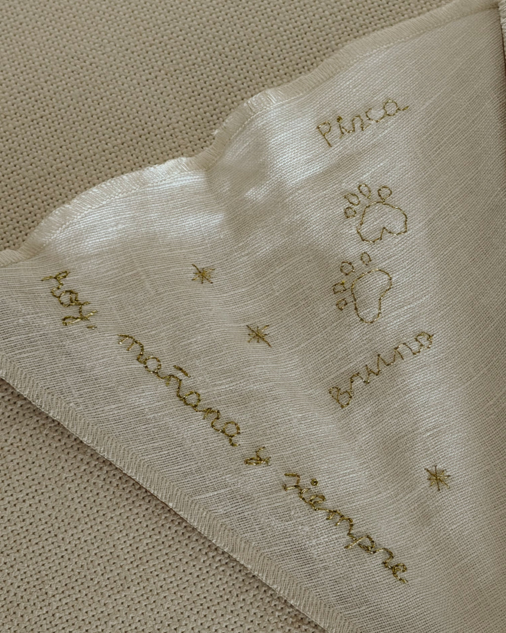 ABANICO BORDADO A MANO