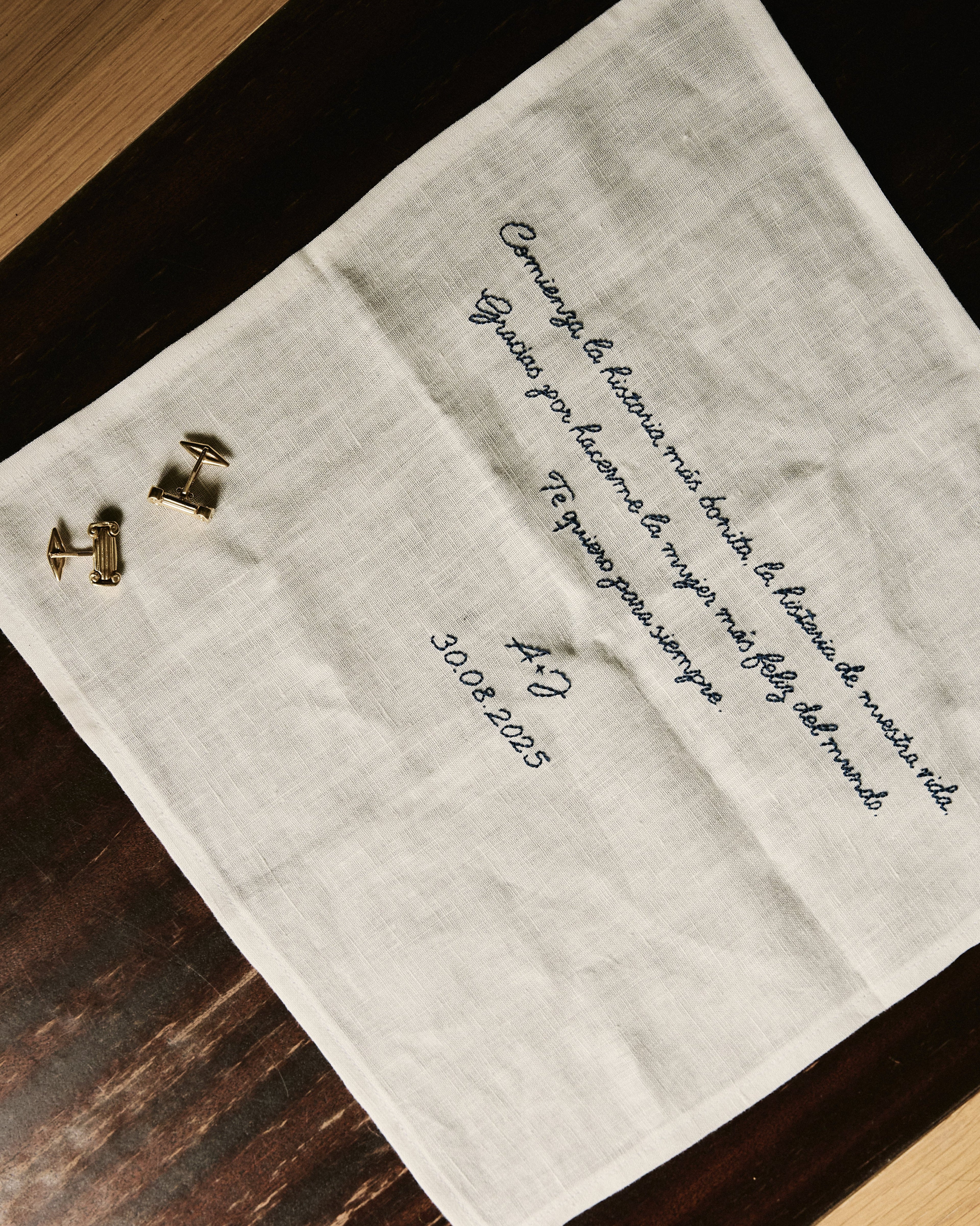 PAÑUELO MONOCROMÁTICO