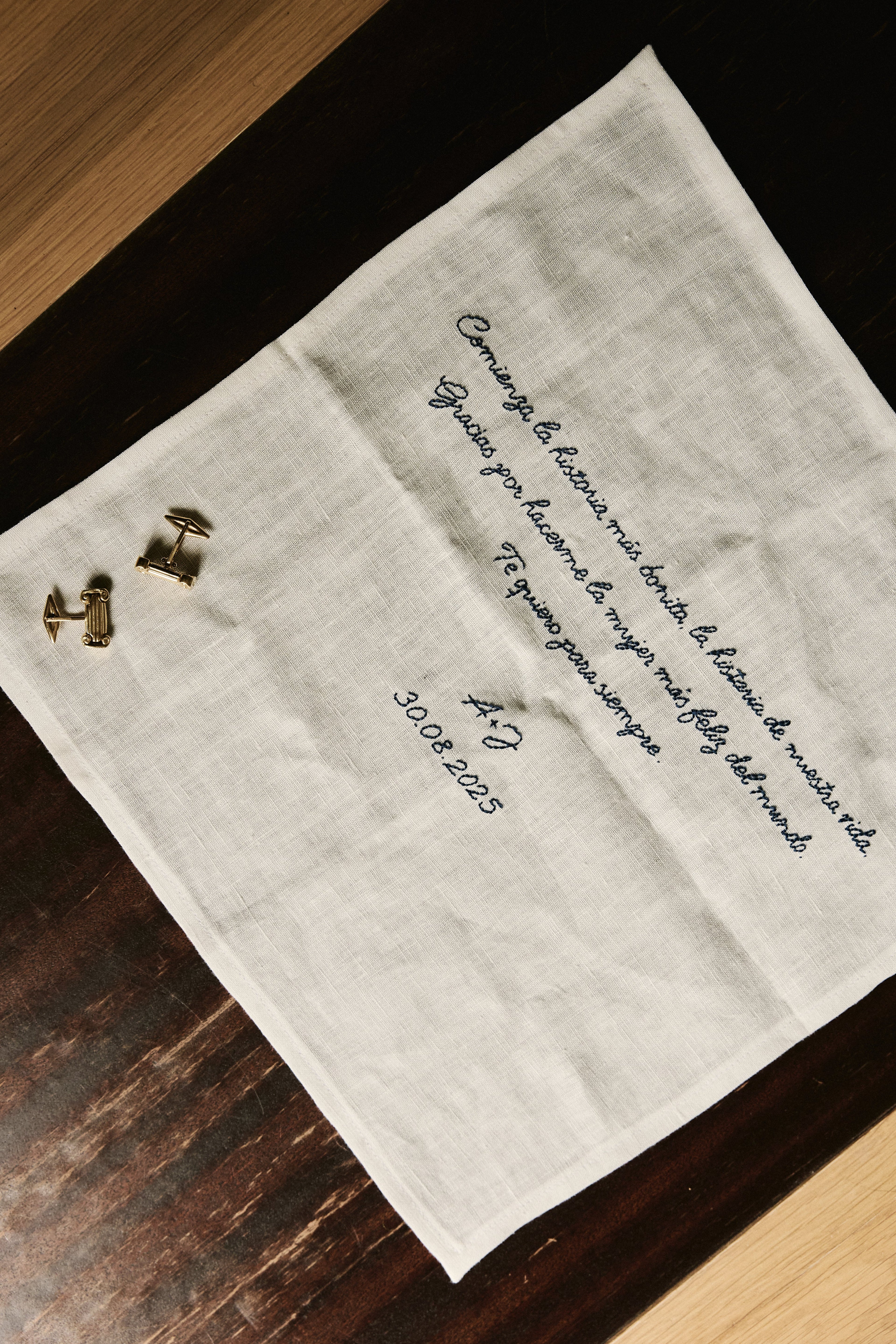 PAÑUELO MONOCROMÁTICO