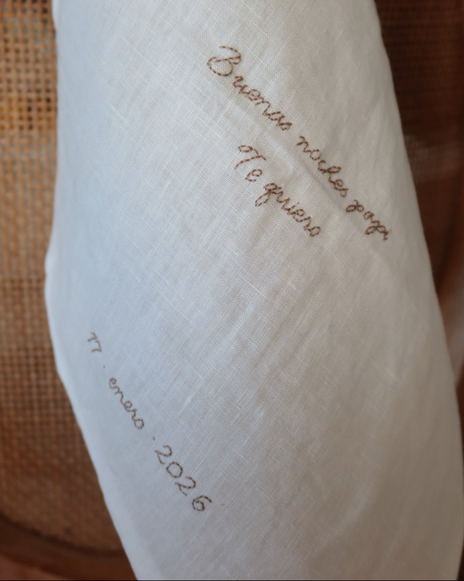 PAÑUELO MONOCROMÁTICO