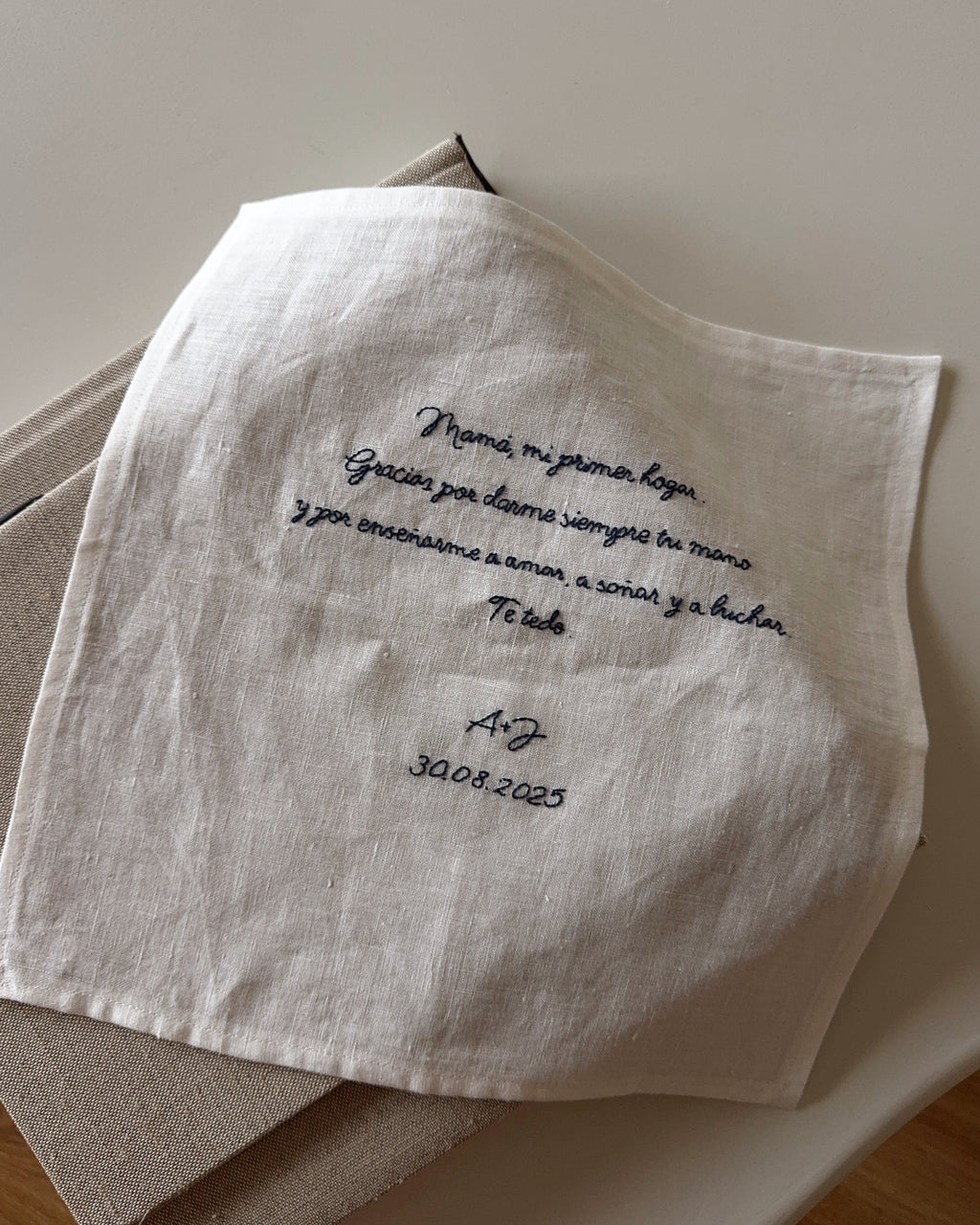 PAÑUELO MONOCROMÁTICO